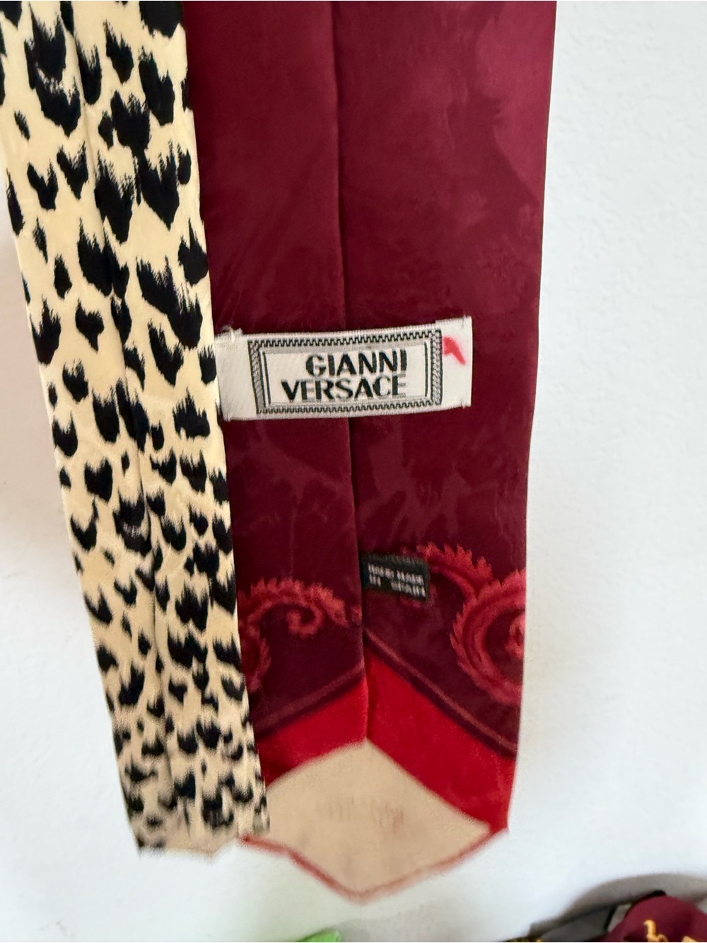 Versace Red and white cheetah print men’s tie